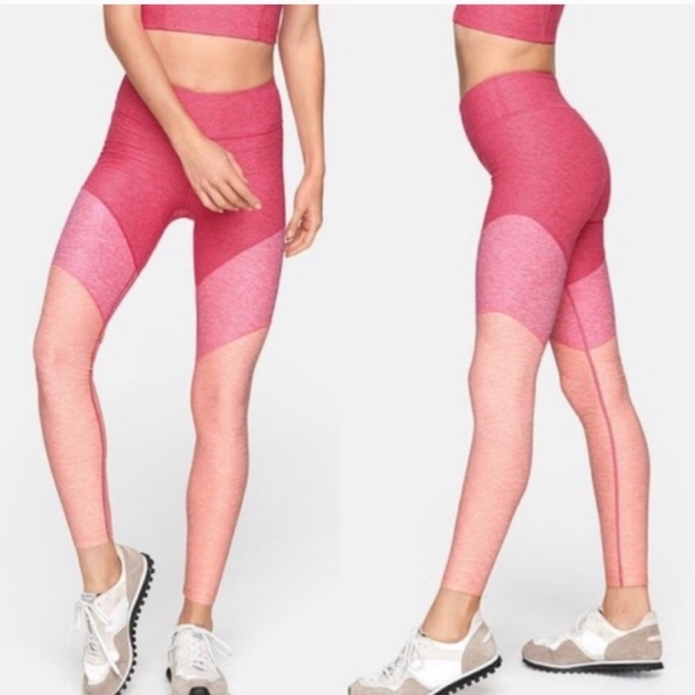 Outdoor Voices 7/8 Leggings Pink Tri-Tone
Size: Medium Color: Flamingo/Rose/C
